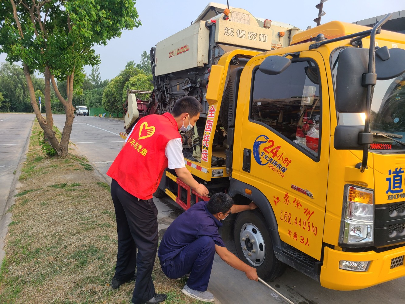 服務(wù)三夏（周口東服務(wù)區(qū)  張增利 13849452006）4.jpg