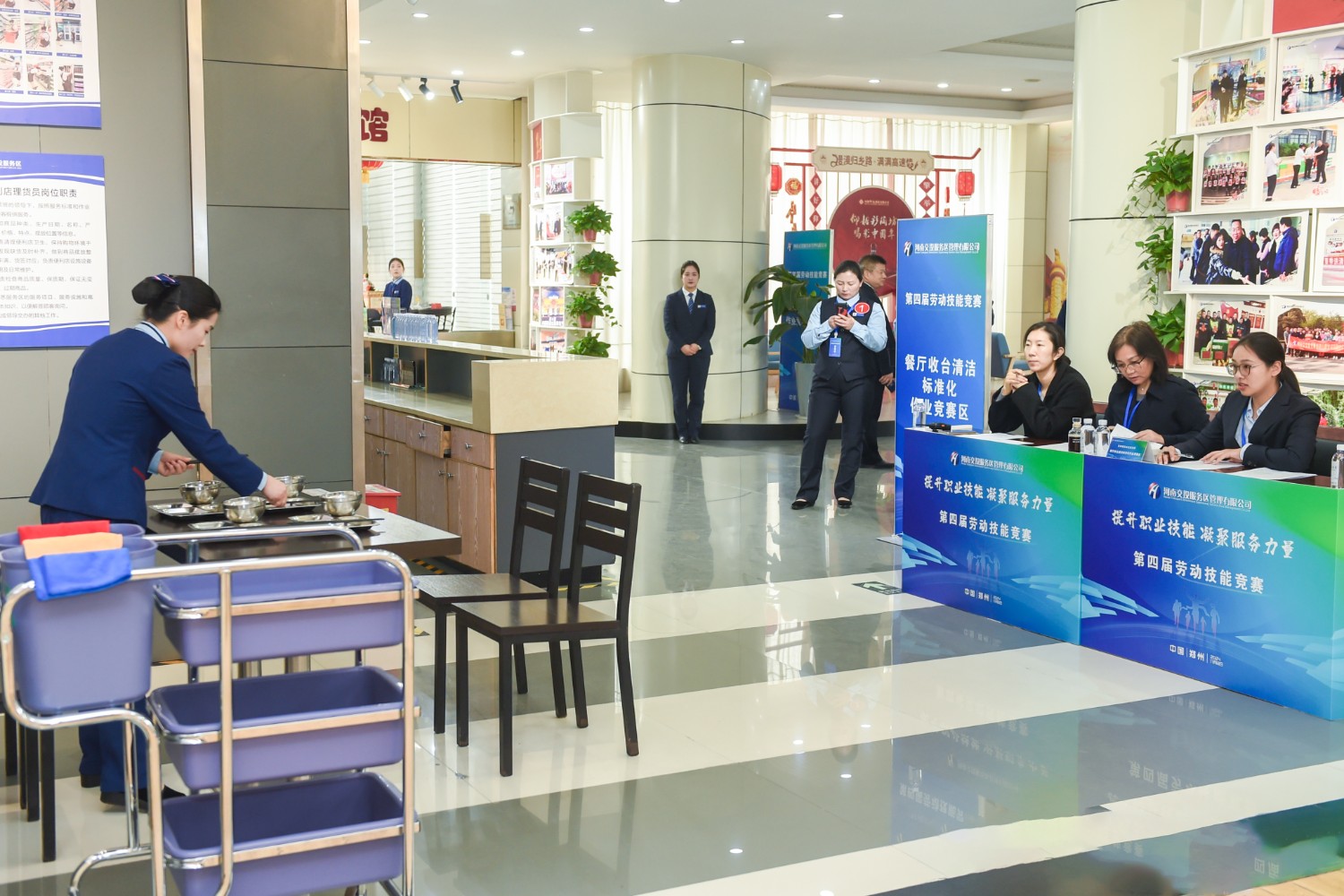 餐廳收臺(tái)清潔標(biāo)準(zhǔn)化作業(yè)演示.jpg