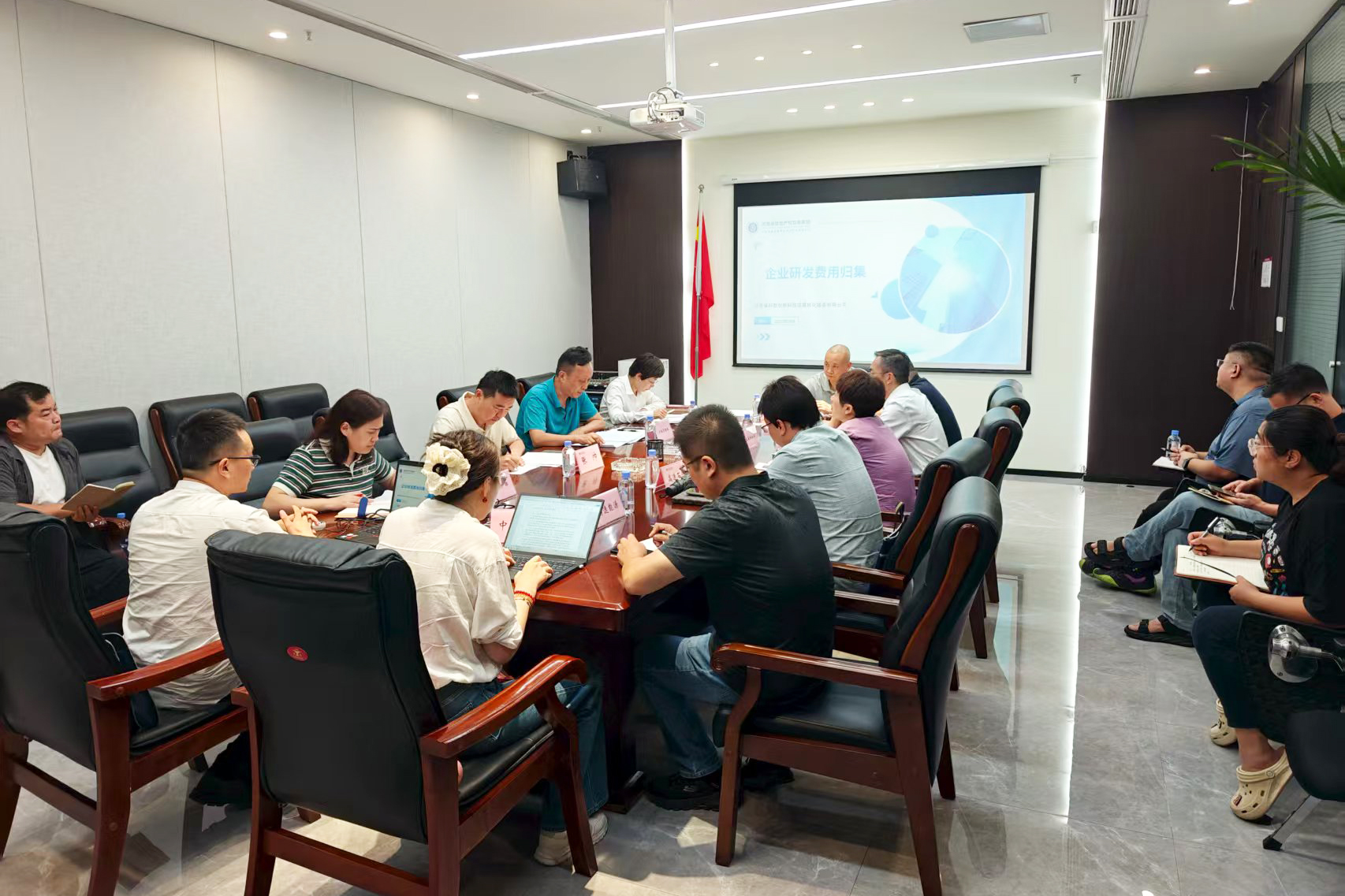 科技創(chuàng)新委員會.jpg 科技創(chuàng)新委員會.jpg